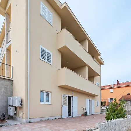 In Near The Apartman