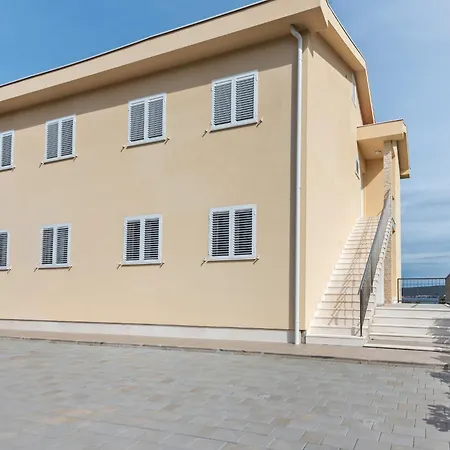 Apartment In Near The Neviđane