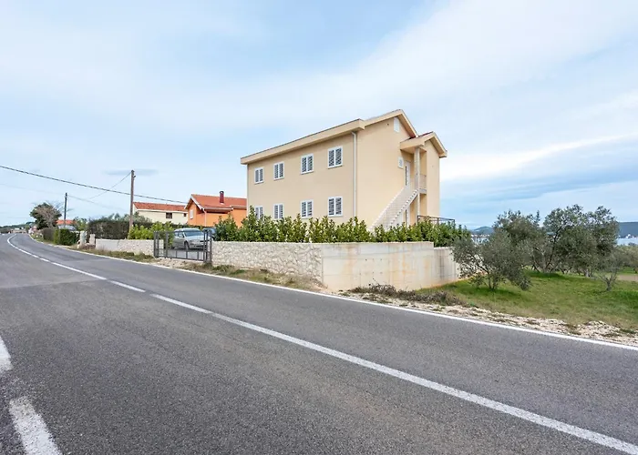 Apartment In Near The Neviđane