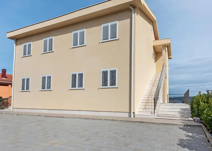 Apartment In Near The Neviđane